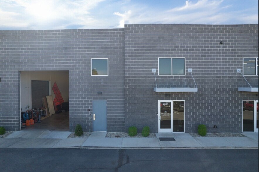More Photos Of 824 S Auto Mall Dr, American Fork Warehouse For Lease