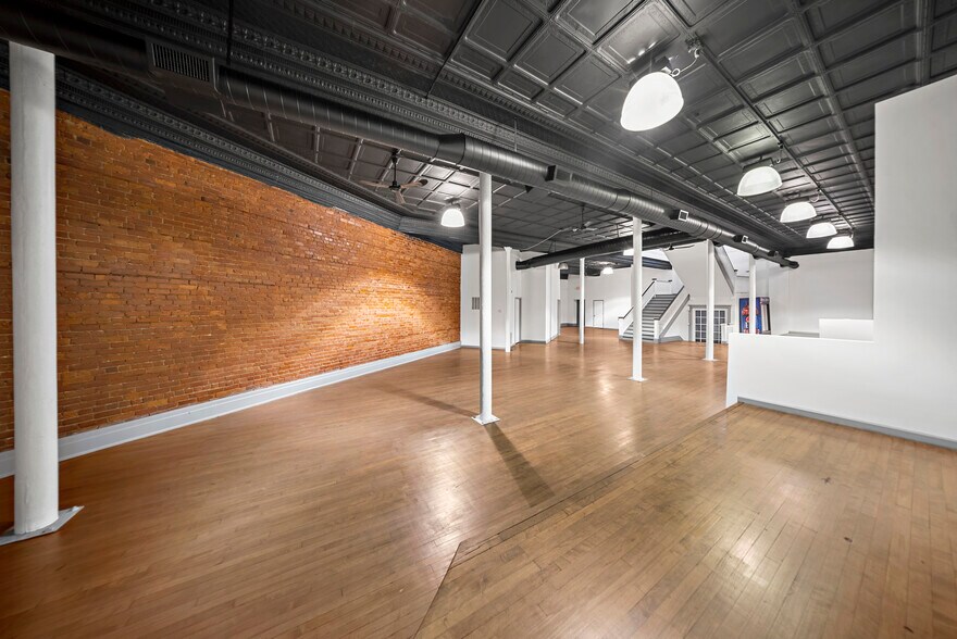 More Photos Of 2055 Gratiot Ave, Detroit Storefront Retail Office For Lease