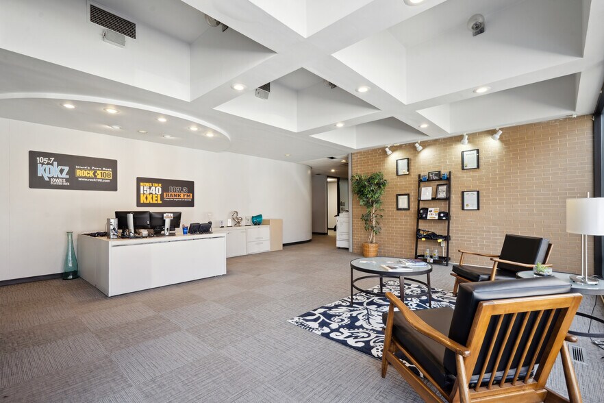 More Photos Of 512 Jefferson Street, Waterloo Office Residential For Sale