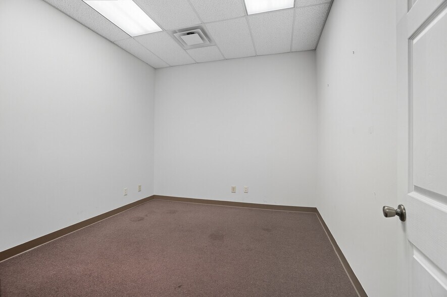 More Photos Of 1104-1124 Kemper Meadow Dr, Forest Park Storefront For Lease