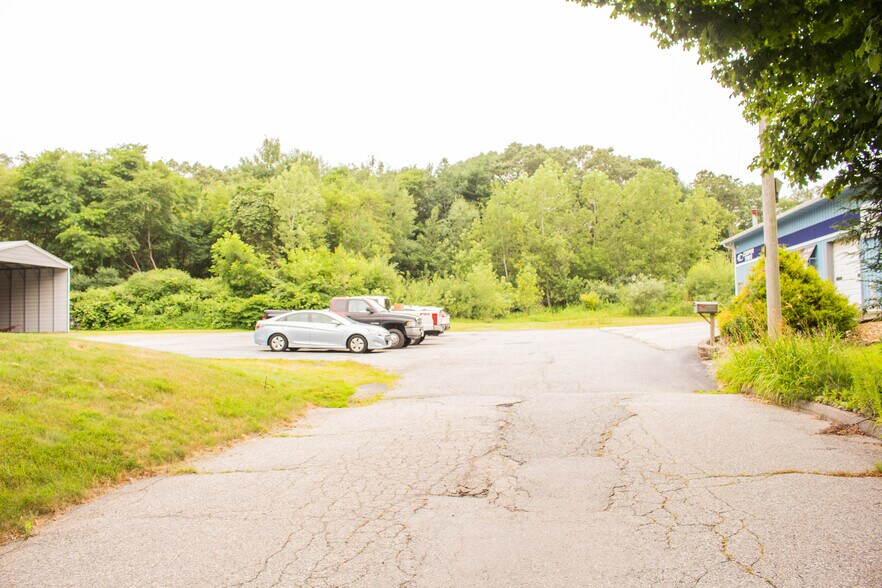 More Photos Of 8 Englewood St, Webster Auto Repair For Sale