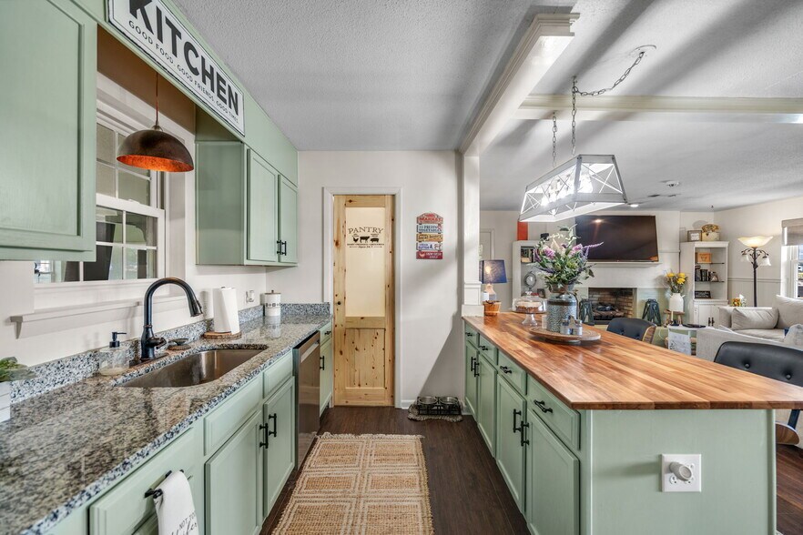 More Photos Of 695 Blue Jay Rd, Rincon General Retail For Sale
