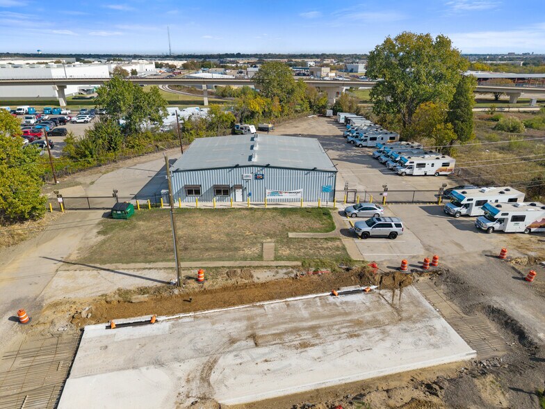 More Photos Of 2630 N Interstate 35E, Carrollton Service For Lease