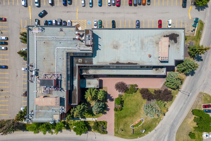 More Photos Of 3115 12th St NE, Calgary Office For Sale