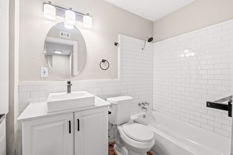 More Photos Of 1220 W Anderson Ln, Austin Apartments For Sale