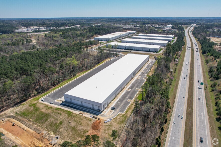 More Photos Of 560 Hinton Oaks Blvd, Knightdale Warehouse For Lease