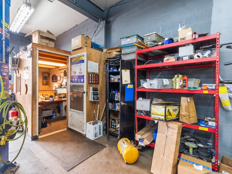 More Photos Of 305 S Michigan Ave, Kenilworth Industrial For Sale