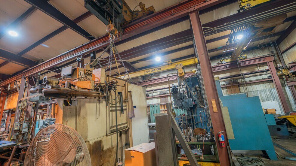 More Photos Of 1019 E Summit St, Crown Point Warehouse For Sale