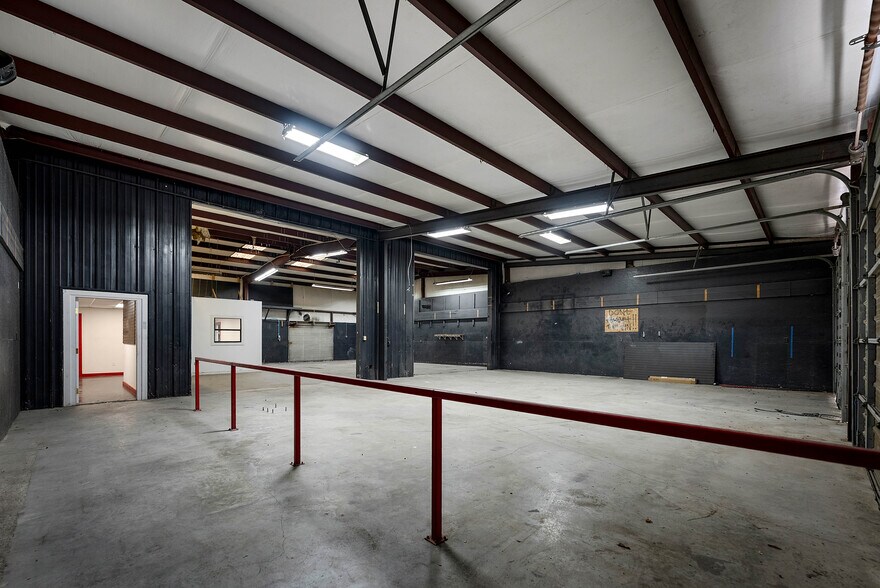 More Photos Of 3419 Hunter Rd, San Marcos Unknown For Lease