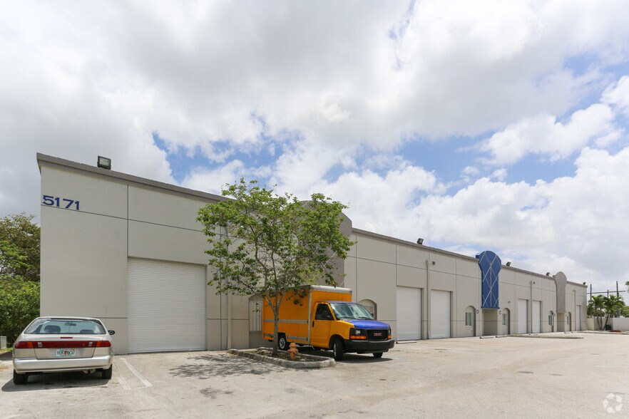More Photos Of 5111 NW 159th St, Miami Lakes Unknown For Lease