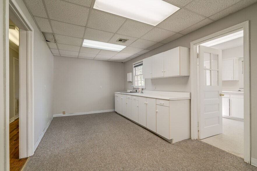 More Photos Of 2600 Arlington St, Ada Office Residential For Sale