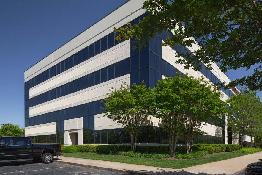 More Photos Of 4900 Koger Blvd, Greensboro Medical For Lease