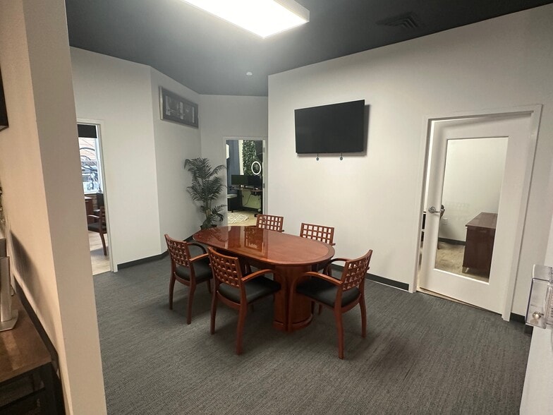 More Photos Of 1800 Camden Rd, Charlotte Office Residential For Lease