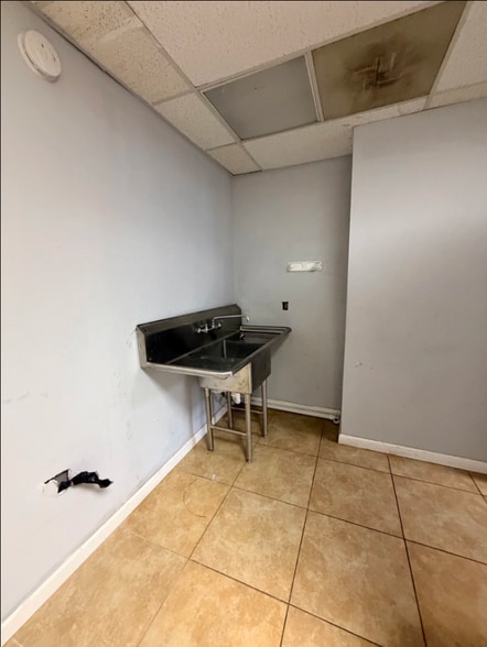 More Photos Of 6254 Memorial Dr, Stone Mountain Storefront Retail Office For Lease