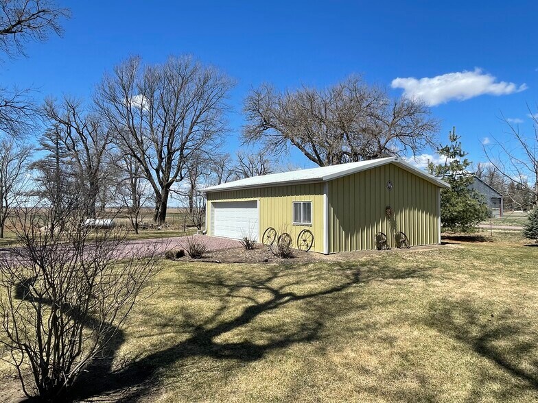 More Photos Of 14152 Highway K64, Whiting Specialty For Sale