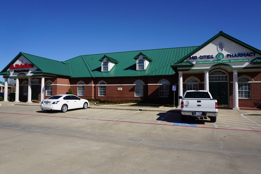 More Photos Of 2000 Precinct Line Rd, Hurst Office For Lease