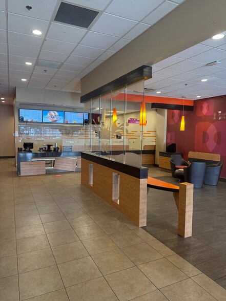 More Photos Of 530 Crescent Blvd, Glen Ellyn Freestanding For Lease