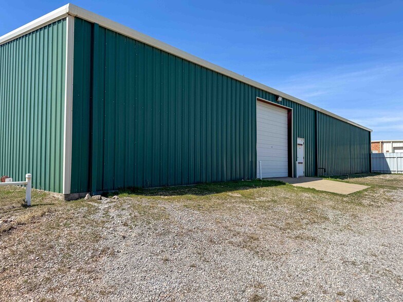 More Photos Of 2912 N Shields Blvd, Moore Manufacturing For Lease