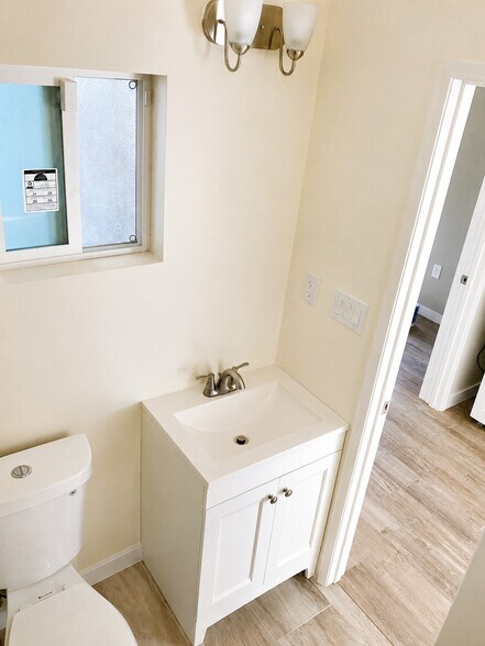 More Photos Of 15907 Enadia Way, Van Nuys Apartments For Sale