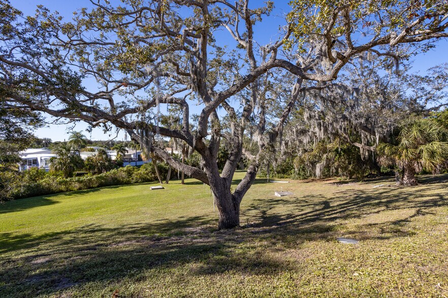 More Photos Of 4400 Dixie Hwy NE, Palm Bay Schools For Sale
