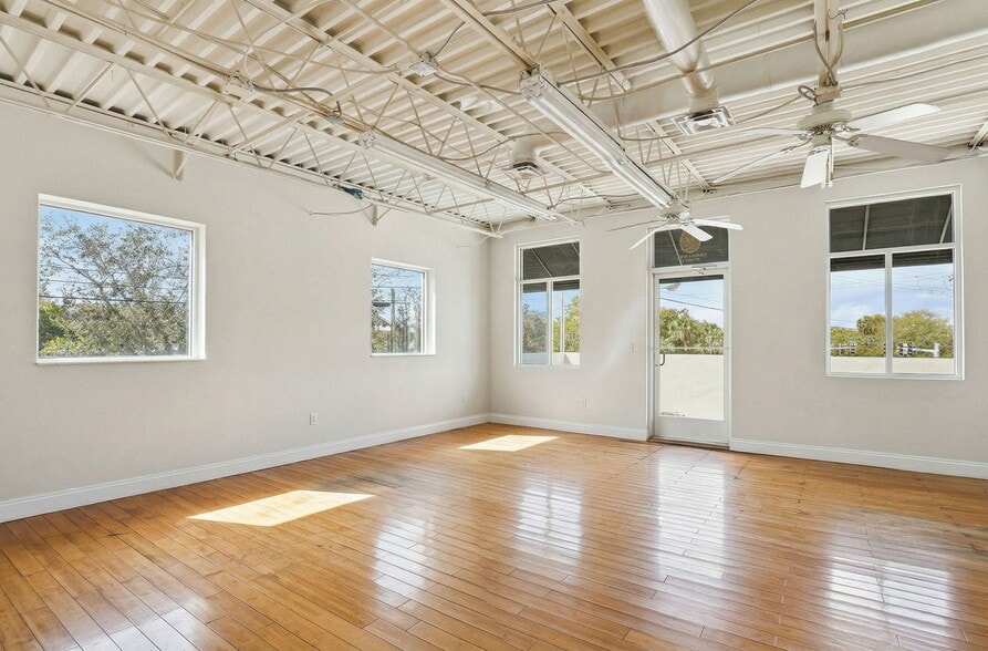 More Photos Of 6102 S Macdill Ave, Tampa Storefront For Lease