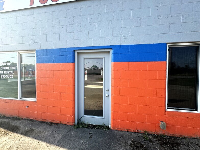 More Photos Of 3711 Nat'l rd, Richmond Self Storage For Lease