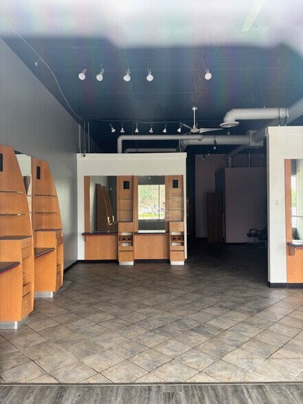 More Photos Of 310-390 El Dorado Dr, Jordan Unknown For Lease