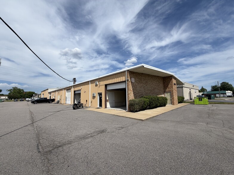 More Photos Of 5768 Arrowhead Dr, Virginia Beach Warehouse For Lease