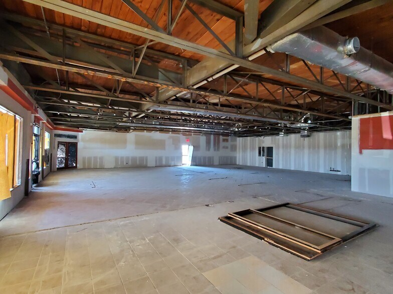 More Photos Of 1646-1654 Litchfield Tpke, Woodbridge Storefront For Lease