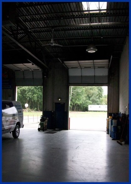 More Photos Of 11 Willow Rd, Ayer Warehouse For Lease