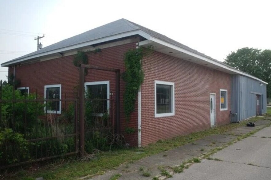 More Photos Of 4225 East St, Akron Office For Sale