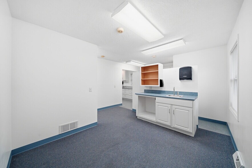 More Photos Of 3165 County Farm Rd, Jackson Storefront Retail Office For Sale