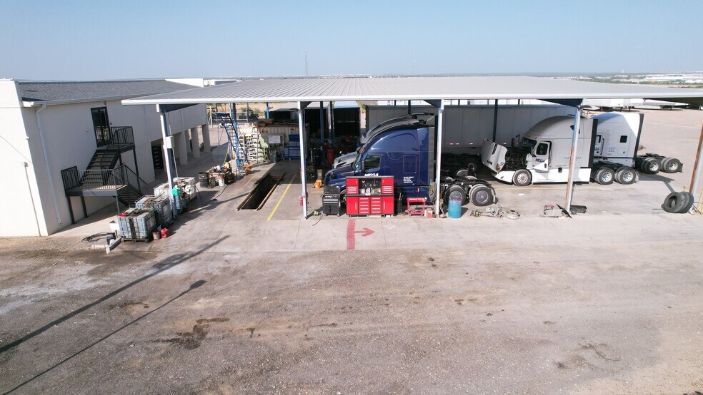 More Photos Of 539 El Pico rd, Laredo Truck Terminal For Lease