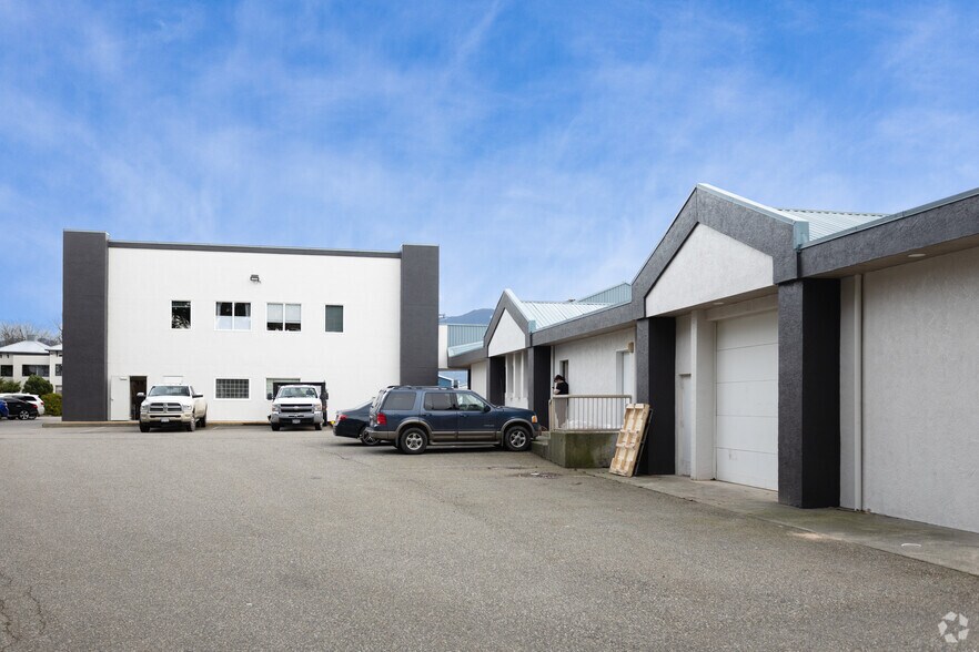 More Photos Of 8337 Young Rd, Chilliwack Office For Lease