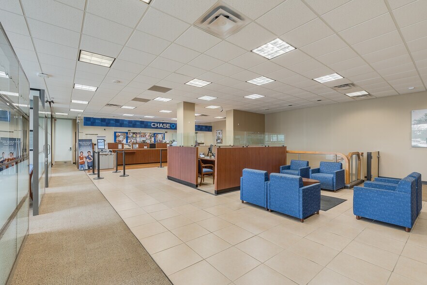 More Photos Of 2001 Beach St, Fort Worth Office For Lease