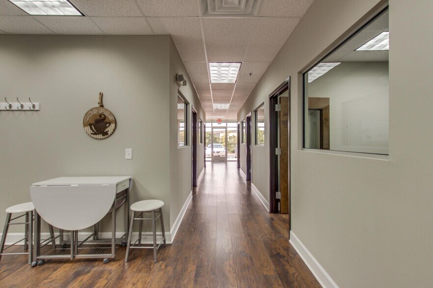 More Photos Of 212 Overlook Cir, Brentwood Office For Sale