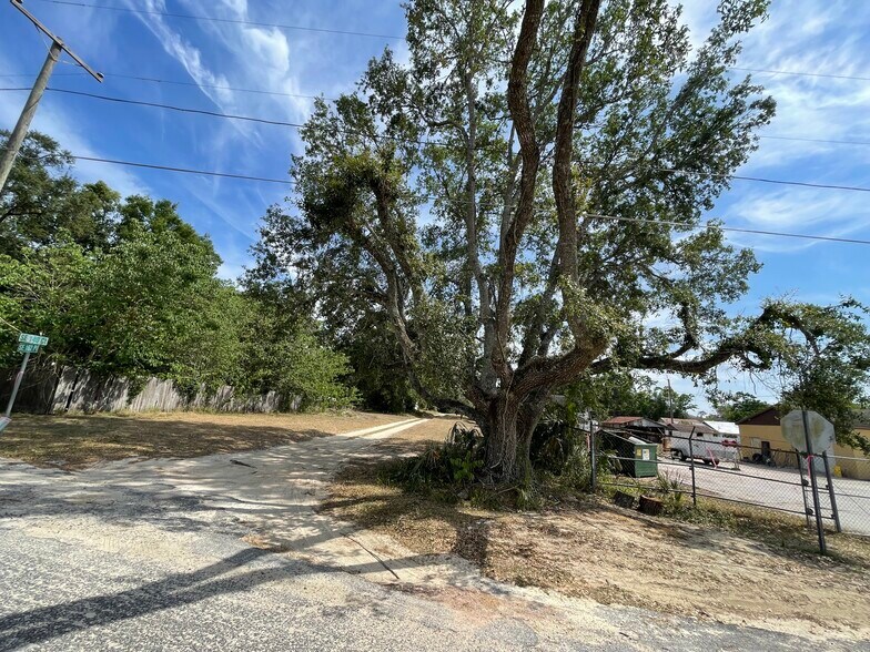 More Photos Of 14040 SE 162nd Pl, Weirsdale Light Manufacturing For Sale