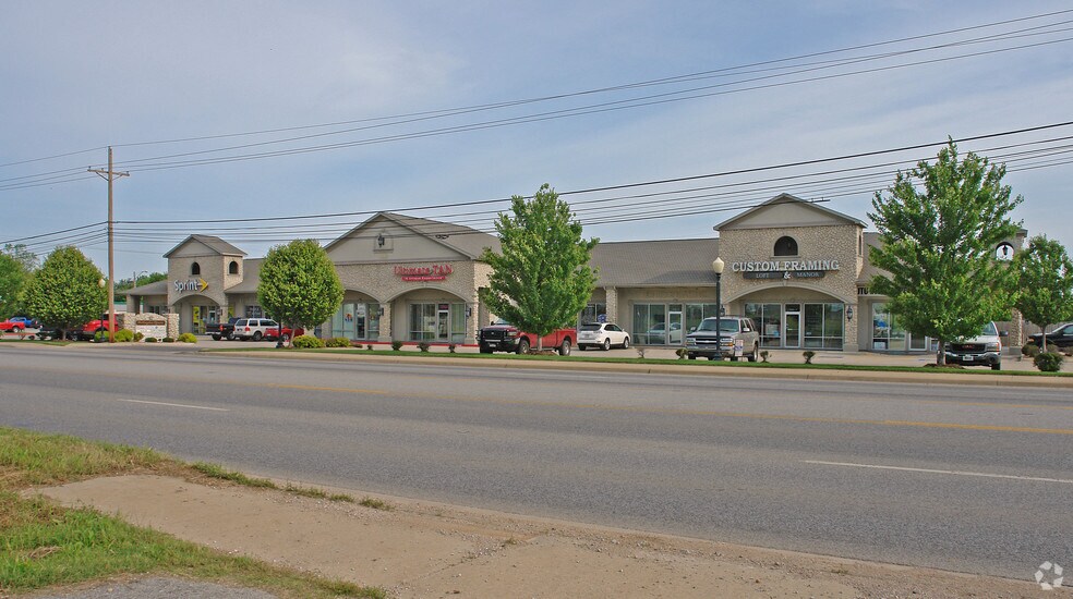 More Photos Of 100 SW 14th St, Bentonville Freestanding For Sale