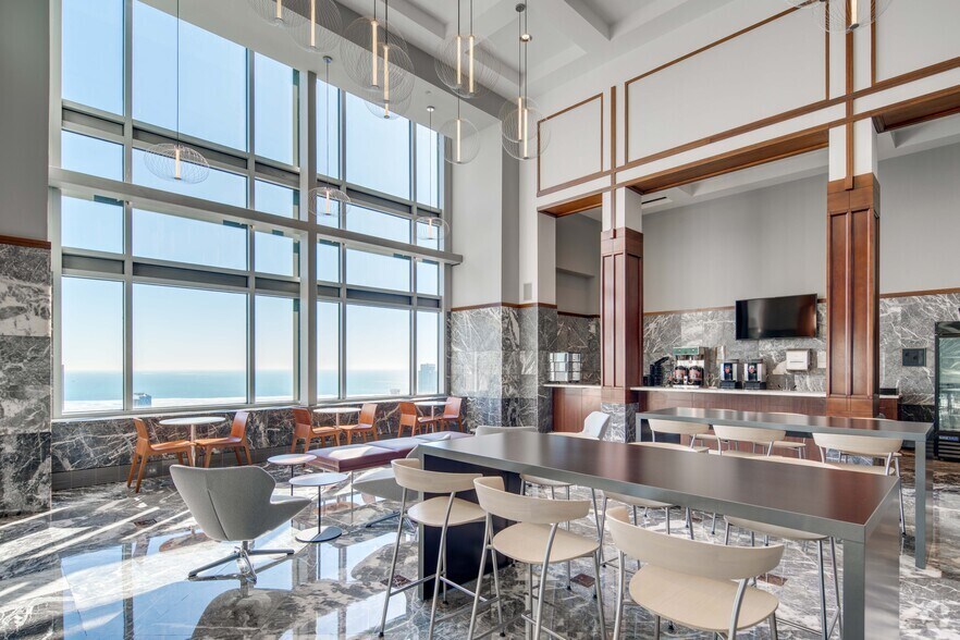 More Photos Of 311 S Wacker Dr, Chicago Office For Lease