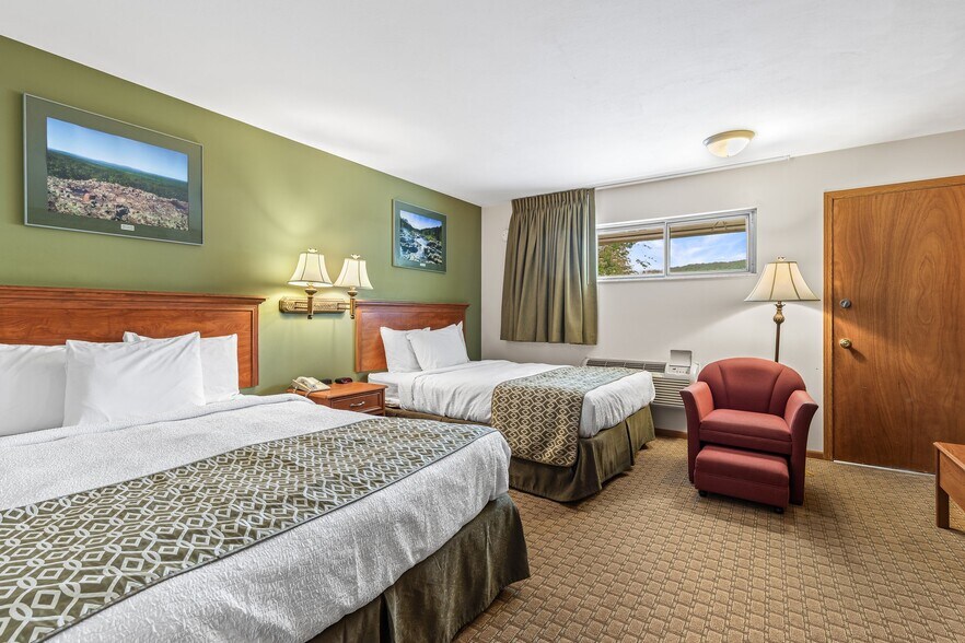 More Photos Of 310 S McCune St, Pilot Knob Hotel For Sale