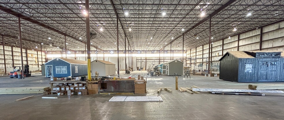 More Photos Of 706 James Hargrove St, Greenwood Manufacturing For Lease