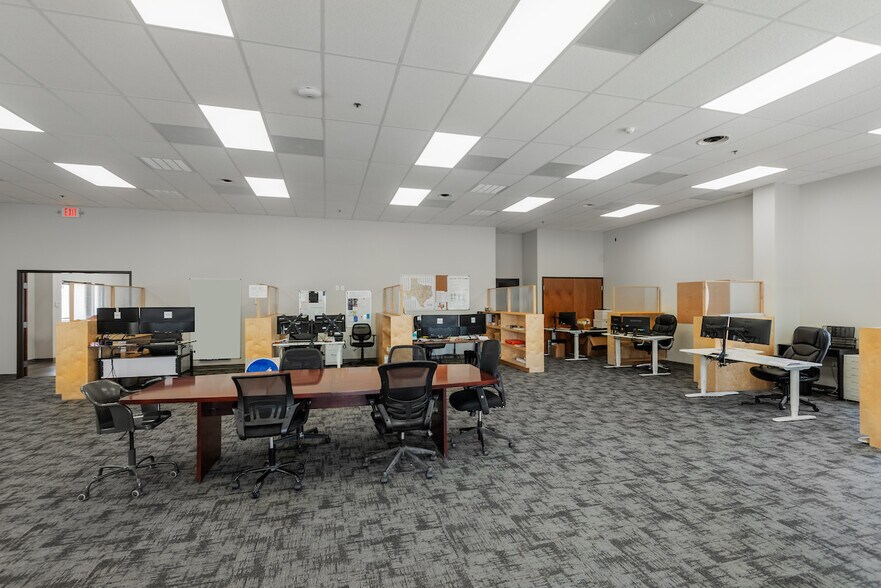 More Photos Of 1771 Robinson Road, Grand Prairie Warehouse For Lease