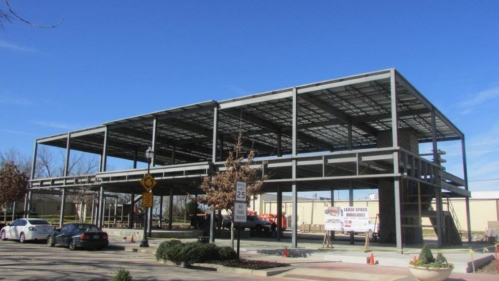 More Photos Of 409 N Oak St, Roanoke Storefront Retail Office For Lease