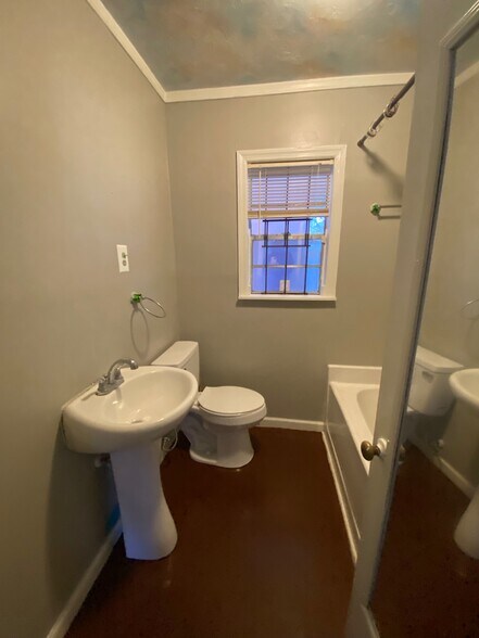 More Photos Of 1617 Ashley River Rd, Charleston Freestanding For Lease