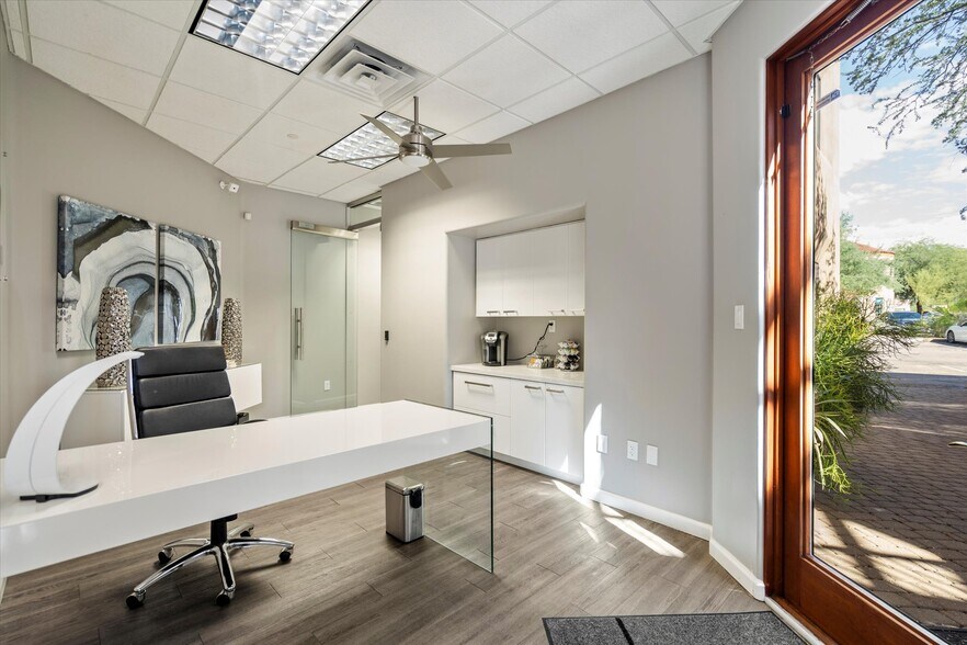 More Photos Of 8712 E Vista Bonita Dr, Scottsdale Medical For Sale