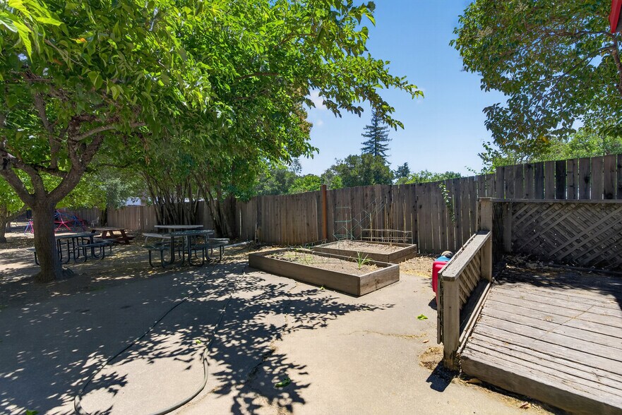More Photos Of 530 N Cloverdale Blvd, Cloverdale Specialty For Sale