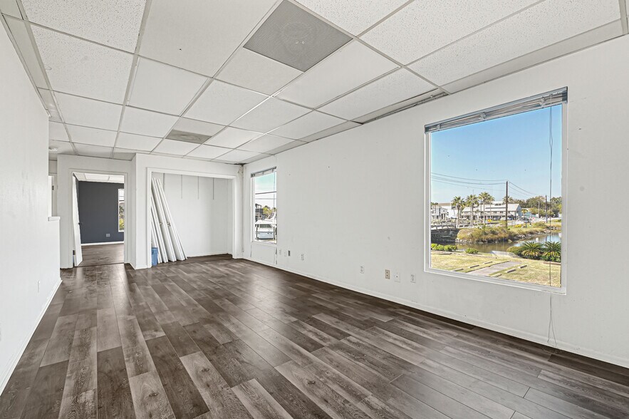 More Photos Of 815 Clear Lake Rd, Clear Lake Shores Storefront Retail Office For Sale