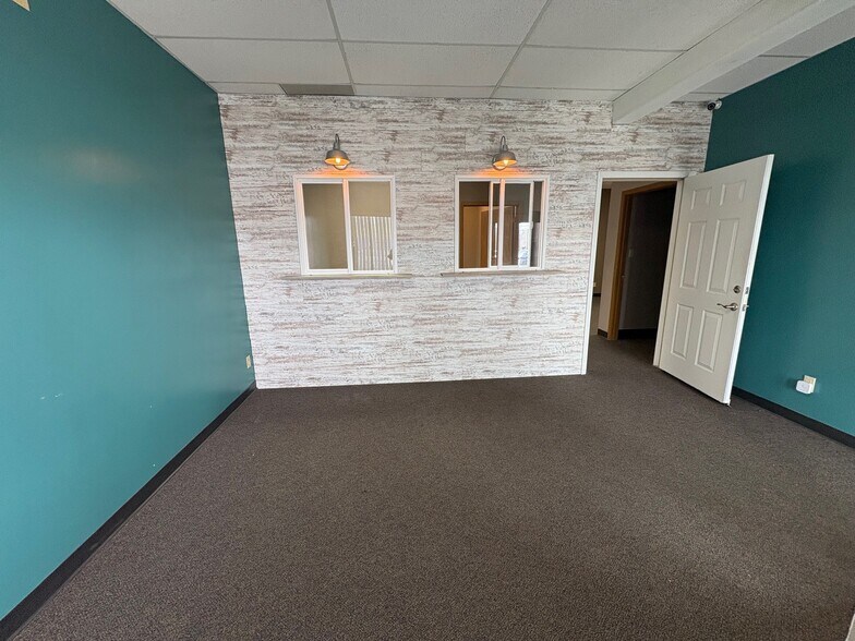 More Photos Of 645 W Highway 50, O'Fallon Storefront Retail Office For Lease