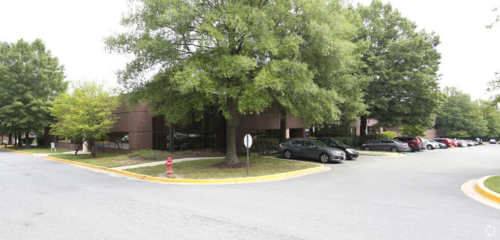 More Photos Of 901-999 Brightseat Rd, Landover Flex For Lease
