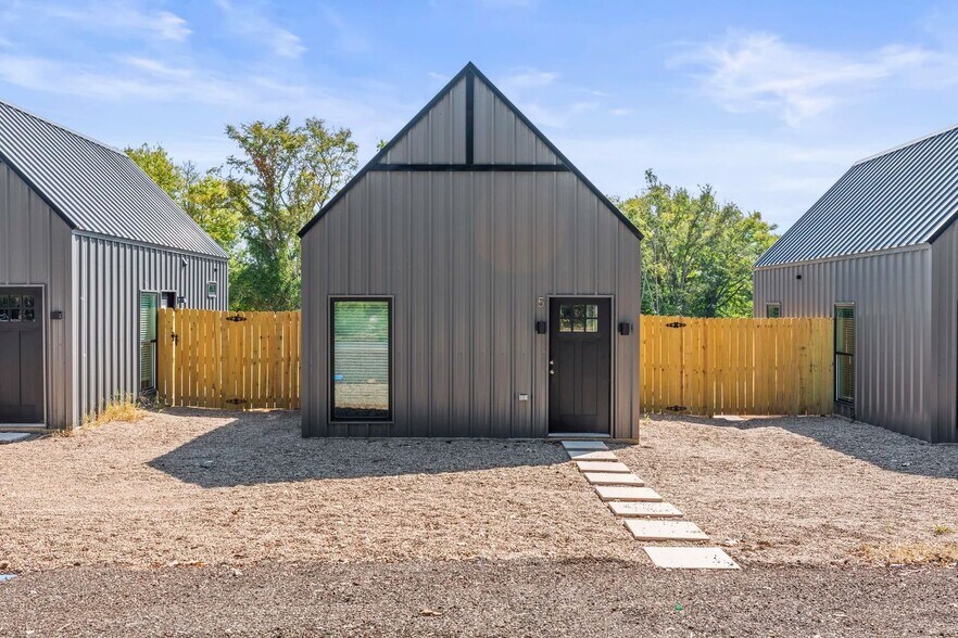 More Photos Of 20048 County Road 4118 Rd, Lindale Apartments For Sale